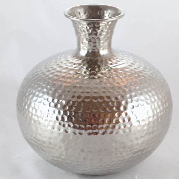 Vase aus Metall gehämmert / Blumenvase