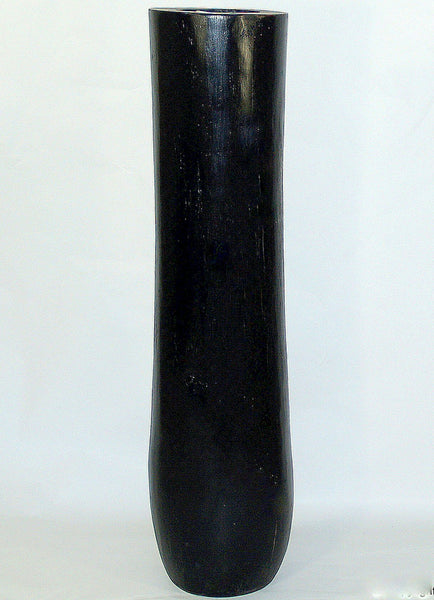 Palmenvase aus ausgehöhltem Palmenstamm in schwarz