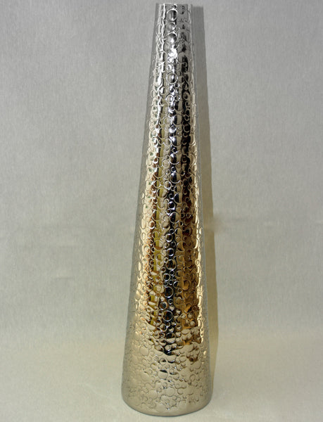 Blumenvase aus Metall, gehämmert, edel, schlank, Bodenvase mit Charme