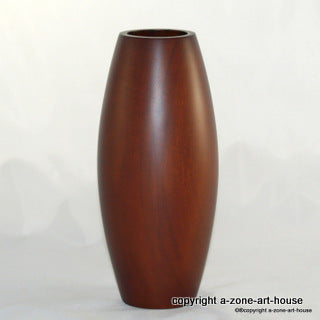 Schlichte Vase aus Holz