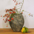 Brilliant schimmernde Vase aus Stein