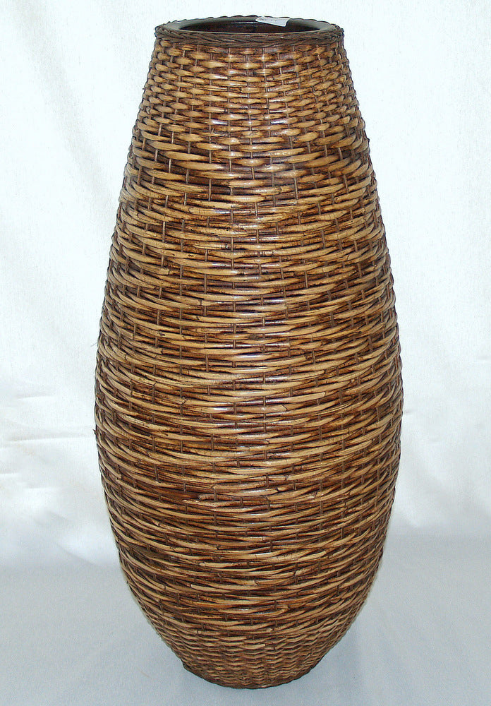 Vase aus Terrakotta mit Rattan