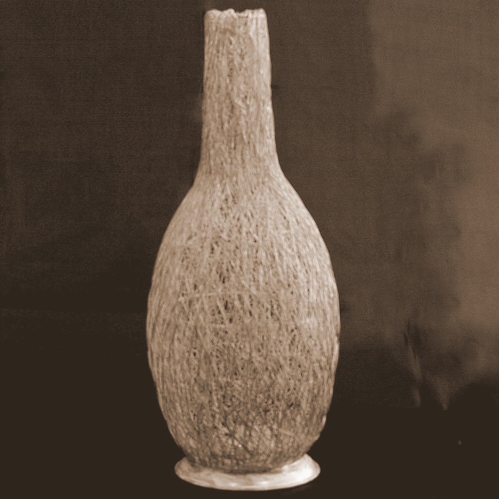 Elegante Vase aus Metall-Draht