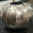 Vase aus Metall gerippt / Übertopf