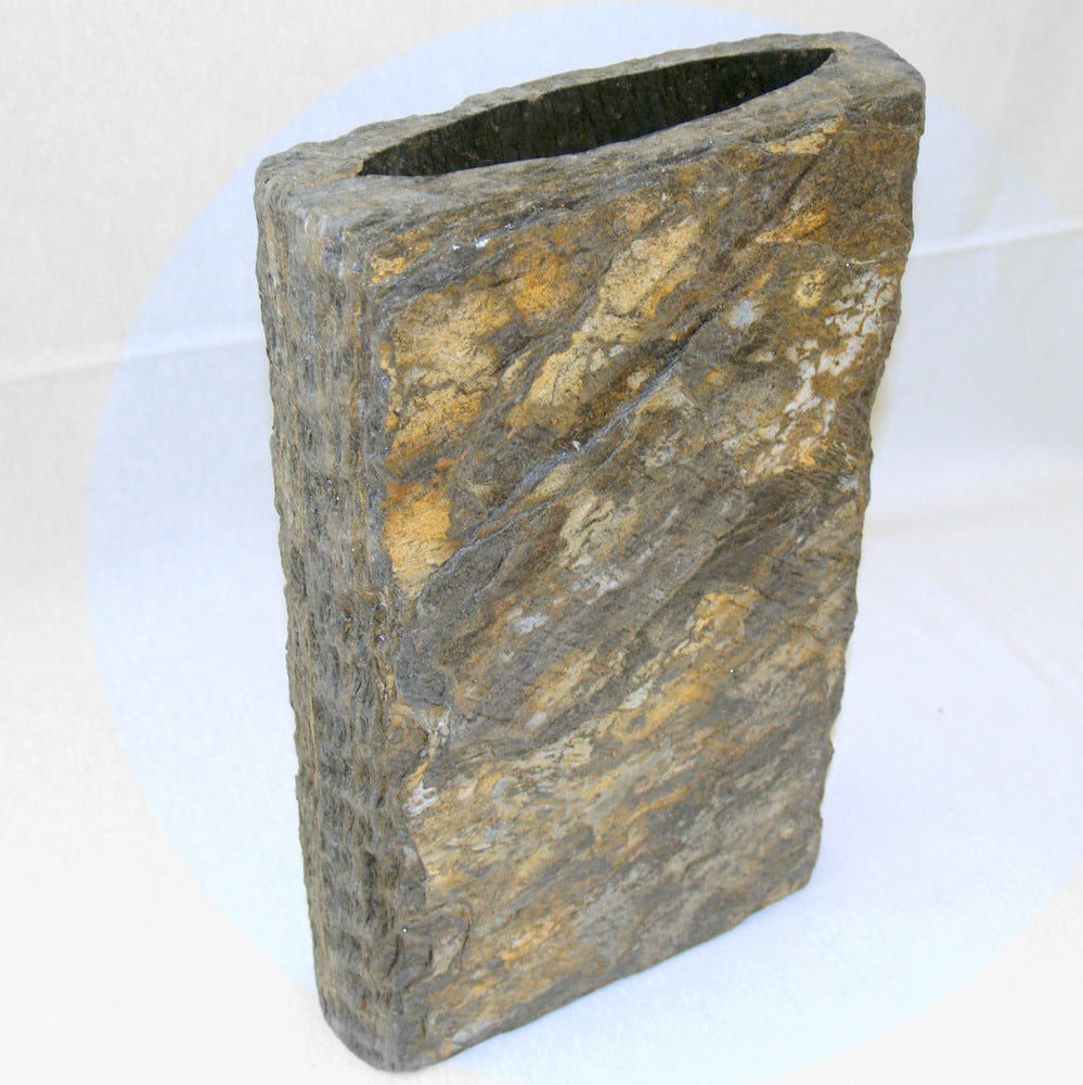 Glitzernde Vase aus Stein